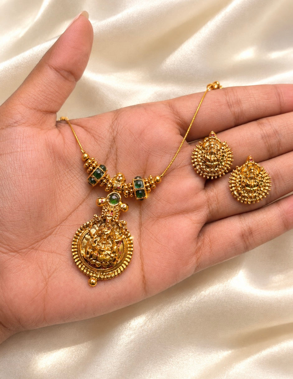 Lakshmi Kemp Pendant Necklace Set